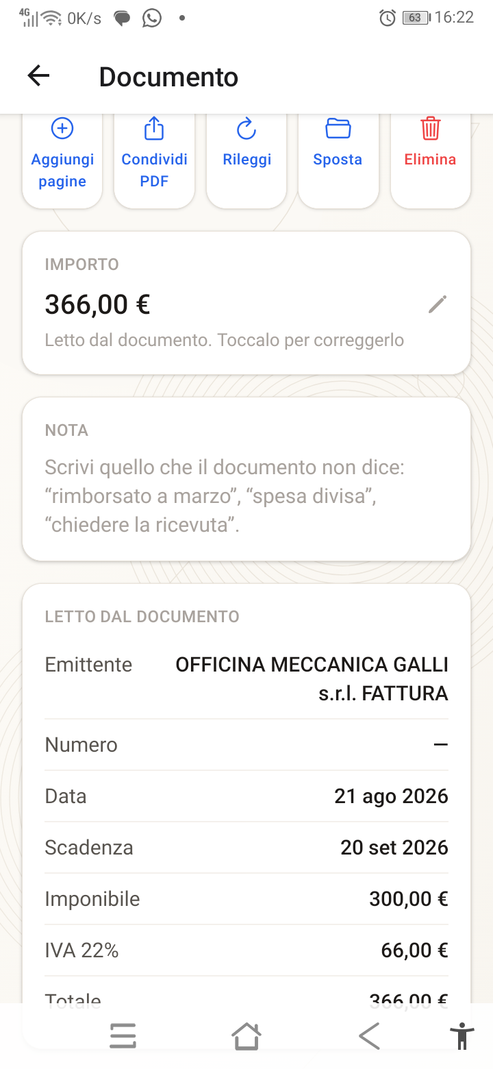 Una fattura con i dati già letti: emittente, importo, imponibile, IVA e scadenza